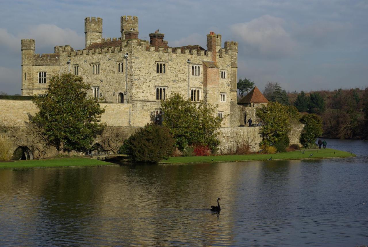 メードストン Leeds Castle Maiden'S Tower Bed & Breakfast エクステリア 写真