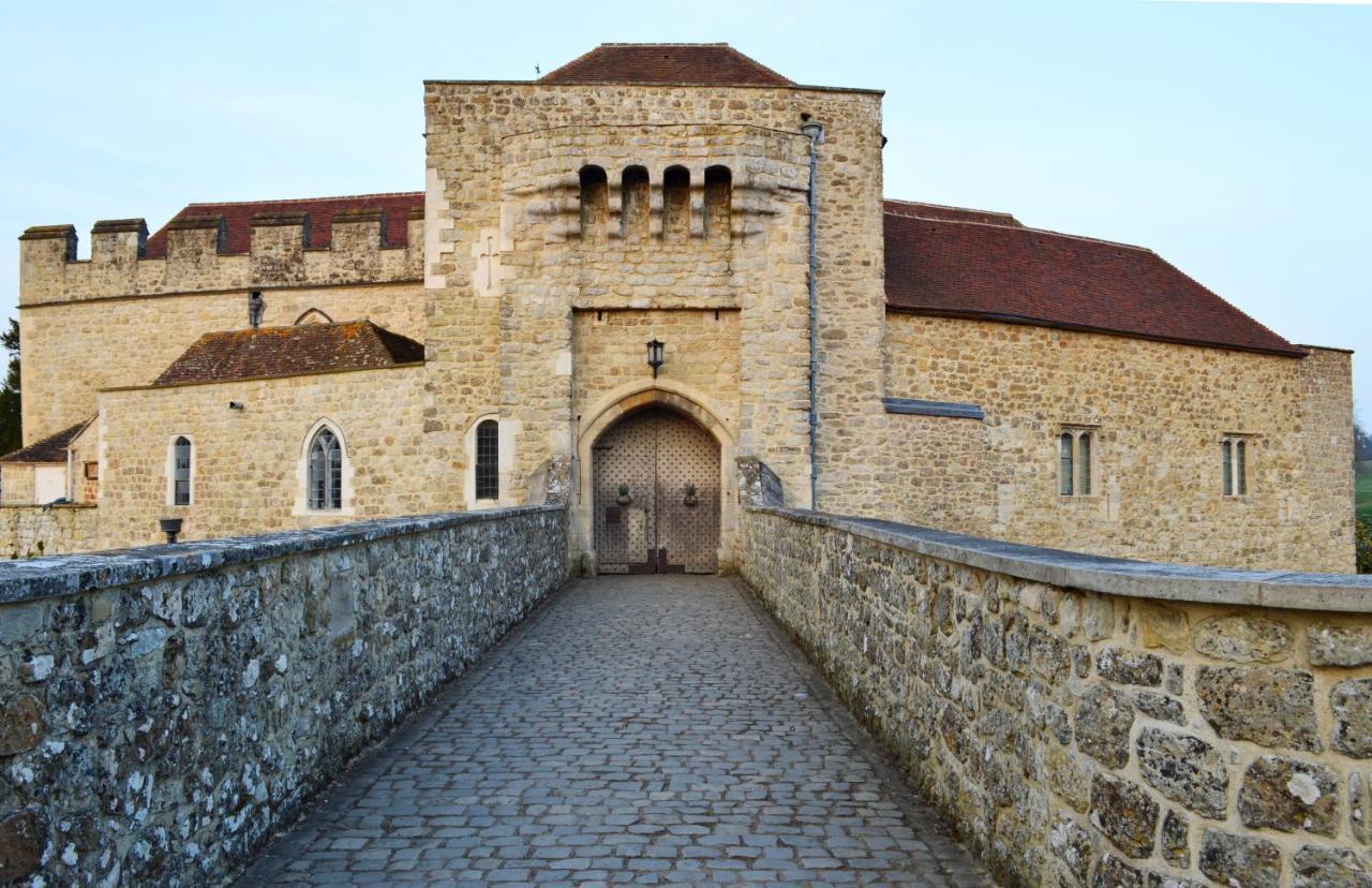 メードストン Leeds Castle Maiden'S Tower Bed & Breakfast エクステリア 写真